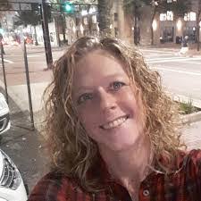 Carrie Daub's Instagram, Twitter & Facebook