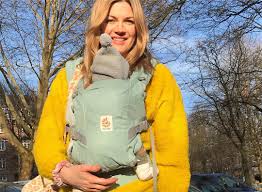 Between august 1997 and september 2005 she played cora hinze moreno on the popular german. Ex Gzsz Star Nina Bott Aus Cafe Geworfen Weil Sie Ihr Baby Gestillt Hat Starzip