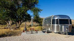 In 1998, the average numbers for the the fish survey in the miracle mile were 4469 trout per mile (that were greater than 6). Rv Camping Rv Resorts In Wyoming At Grey Reef North Platte River