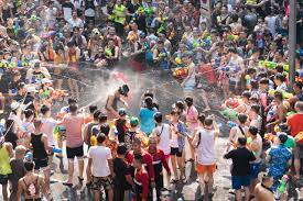 เทศกาลสงกรานต์, pronounced tʰêːt.sà.kāːn sǒŋ.krāːn) is the thai new year's national holiday.songkran is on the 13 april every year, but the holiday period extends from 14 to 15 april. Cvrlosdj390jym