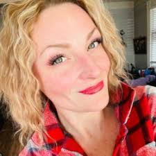 Amber Lowman's Instagram, Twitter & Facebook