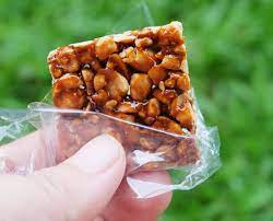 Cek resep cara membuat kue pancong. Gurihnya Kipang Kacang
