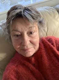 Julie Reddington's Instagram, Twitter & Facebook