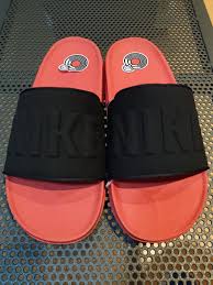 I wear size 10 in nike shoes, 9.5 for cleats. Nike Offcourt Slide Men S Fashion Footwear Slippers Sandals On Carousell