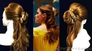 実写版 美女と野獣 エマワトソンが演じるヒロイン ベル が劇中で黄色いドレスにドレスアップした時の髪型の作り方を写真でわかりやすく解説しています ウェディング ヘアスタイル プリンセスのヘアスタイル プリンセス 髪型