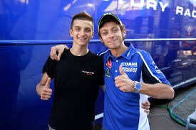 Valentino rossi fiets fiets illustratie piloot humor valentino pilot motorfiets kunst fixie fiets ontwerp. Bruderliebe Geschwister In Der Motogp