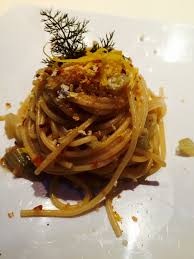 La pasta con finocchi e limone è un piatto semplice da preparare, gustoso e originale quanto basta per stupire tutti e per fare un figurone. Spaghetti Finocchi Acciughe E Limone Fennel Spaghetti Ricette Veloci Dopo Lavoro After Work Quick Recipes