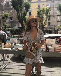 It's a fashion style influenced mainly, but not exclusively, by the hippie of the 60s and the bohemian of 2 centuries ago. My Boho Ish Aesthetics