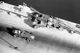 At the stoddard manse, filled with trophies and racing art, scott returns, now hobbling on crutches escorted by jeff jordan. Formel 1 Monaco Unfalle Bilder Autobild De