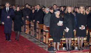 Los reyes Felipe y Letizia con la infanta Cristina de funeral