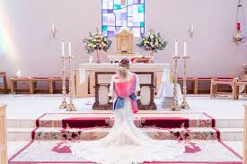 Photo courtesy of wedding photography. Babywearing Brides The Viral Wedding Trend Everyone Is Talking About The Natural Parent Magazine