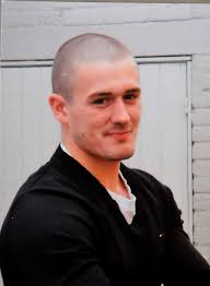 Hij gaf extra gas en reed op zijn achterwiel"