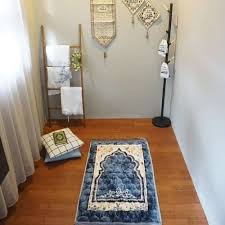  ummu humaid lantas meminta dibangunkan tempat shalat di pojok kamar khusus miliknya, beliau melakukan shalat di situ hingga. 25 Desain Musala Minimalis Dalam Rumah Bikin Makin Rajin Salat