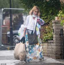 Kate garraway says her husband derek has opened his eyes but still remains in intensive care, as she prepares to return to good morning britain. Kate Garraway Picture Exclusive Shaken Tv Presenter Arrives Home Readsector