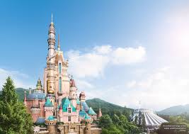 Castle of magical dreams will stand as a shining beacon of courage, hope and possibility, draws also at hong kong disneyland, guests will be able to experience the world of frozen like never. Hong Kong Disneyland Reveals New Rendering Of Castle Of Magical Dreams As Photo Shows It Nearing Completion