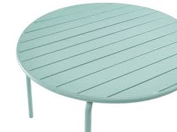 Les glaçons qui tintent dans un caractéristiques produit: Table Ronde De Jardin Mirmande En Metal D 110cm Vert Amande