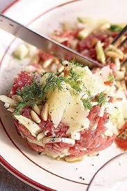 Tartare De Boeuf Aux Legumes Croquants Recept In 2020 Wereldkeuken Diner Groenten