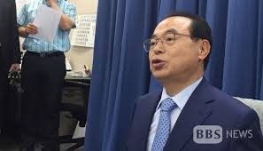 오거돈 전 시장은 성추행 사건 말고도 다른 의혹을 낳았는데요. ì˜¤ê±°ëˆ ì „ ë¶€ì‚°ì‹œìž¥ ê¸°ì†Œ ì˜ê²¬ ê²€ì°° ì†¡ì¹˜ ì „êµ­ ê¸°ì‚¬ë³¸ë¬¸ Bbs News