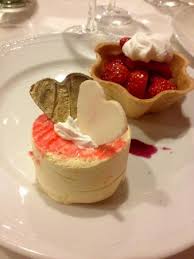 Si dice che il partner vada preso per la gola e dunque che festa degli innamorati sarebbe senza un dolce di san valentino? Il Nostro Dolce San Valentino Picture Of Ristorante Lloyd S Baia Vietri Sul Mare Tripadvisor