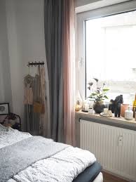 Das schlafzimmer sollte ein freundlicher, ruhiger ort für die einrichtung deiner schlafkammer solltest du dich aus diesem grund auf wenige. Interior Schlafzimmer Deko Fur Die Fensterbank Skon Och Kreativ