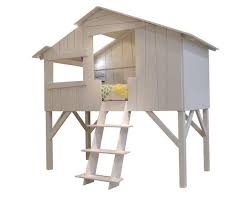 Scopri i nostri letti a soppalco e a castello, disponibili in diversi stili e materiali, come il legno o l.acciaio. Letto A Soppalco