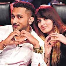 Shalini talwar, the wife of rapper and music composer hirdesh singh, popularly known as yo yo honey singh, filed a case of domestic violence against him at the tis hazari courts here on tuesday. Gg1 926gkjyasm