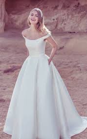 Wedding Dress Ellis Bridals Planning Your Vegaswedding Make It Easy And Rent A Tux F Simple Bridal Dresses Wedding Dress With Pockets Wedding Dresses Simple