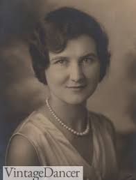 Sporting this hairstyle for a 1920s costume or on special occasion such as a wedding or during any festival will make you stand out from the crowd. 1920s Hairstyles History Long Hair To Bobbed Hair