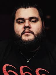 Leica commemorates the pivotal milestone of the introduction of the Leica I  in 1925 with a special edition Leica BE@RBRICK ROYAL SELANGOR 400%. The  BE@RBRICK's gleaming silhouette pays homage to the clean