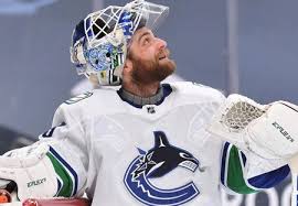 Marqueur pour vos pools de hockey et baseball. Former Capital Braden Holtby Makes 37 Saves Including Spinning Kick Out In Canucks First Game Back From Covid 19 Pause Nova Caps