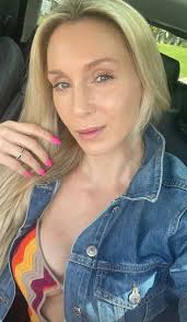 Hey Charlotte Flair how are you can you send me your phone number so I can  text you