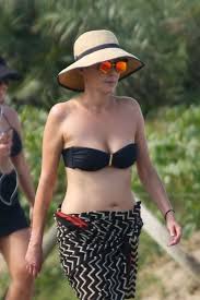 Il faut dire que cristina cordula ne chôme pas depuis le début de la rentrée. Cristina Cordula In Bikini Top Walk In Rio De Janeiro 07 29 2018 Celebmafia