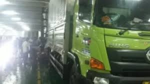Jne diduga hina nu : Truk Ekspedisi Keluar Asap Di Kmp Neomi Jne Tanggung Jawab Kerusakan Paket Suara Banten