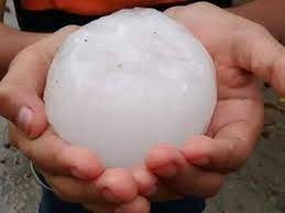 Piemonte, forti temporali e violente grandinate nella regione: Meteo Il Maltempo Si Abbatte Sulla Francia Interessata Da Grandine E Tornado Il Video