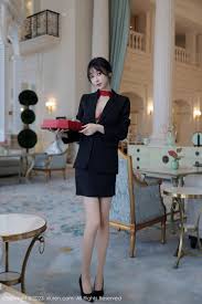 玥儿玥性感红色情趣服饰搭配性感诱人原色丝袜妩媚姿态淋漓呈现Yueer Yues sexy red sexy dress paired with  sexy and alluring primary color stockings, showing off
