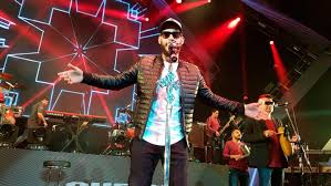 Su ultimo disco se llamo a 2000 e hizo trece llenos consecutivos en el teatro luna park. Ulises Bueno Arraso En La Segunda Noche Del Luna Park Cuarteteando Com