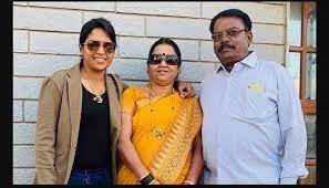 Earlier, veda krishnamurthy had informed everyone of her mother's passing on twitter. Dxhhbxgl Do1jm