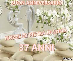 Ecco quindi una selezione di frasi per l'anniversario di matrimonio divertenti per vivere questa giornata con la giusta allegria. 37 Anniversario Di Matrimonio