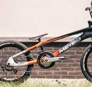 フルカーボンbmxレーシング内部ケーブルルーティングフレーム