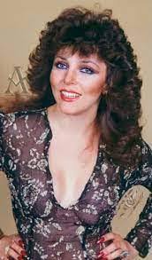 Heather Linthicum's Instagram, Twitter & Facebook