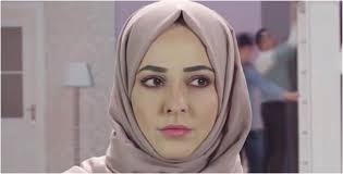 به هر حال، نور هم بر نور حسي، اطلاق مى شود و هم بر نور فراحسى و چه بسا كه نور حسي، از و خالق نور ظاهرى و باطنى را او دانسته است (نبأ، آيه 13؛ زمر، آيه 23؛يونس، آيه 5؛ نوح، آيه 16. Ø§Ù„Ø¥Ø¹Ù„Ø§Ù…ÙŠØ© Ø§Ù„Ø³ÙˆØ±ÙŠØ© Ù†ÙˆØ± Ø®Ø§Ù†Ù… ØªØ®Ù„Ø¹ Ø§Ù„Ø­Ø¬Ø§Ø¨ ØµÙˆØ± ØªØ±ÙƒÙŠØ§ Ø§Ù„ÙŠÙˆÙ…