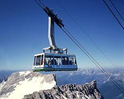 Mayrhofen, ortsteil dorf haus 650 höhenmeter. Neue Seilbahn Zur Zugspitze Geplant