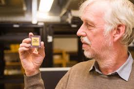 Seite 2: Die Speicherfirma