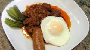 Vaak werden gerechten overgenomen, aangepast aan de eigen smaak en verder ontwikkeld tot wat ze nu zijn. Fiaker Goulash Rosi S Sonnbergstuben Bgourmet