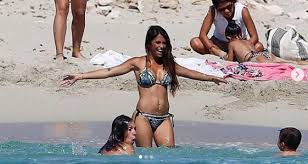 Antonella roccuzzo with her parents on 12 october 2017 (picture: Antonella Roccuzzo Se Bana En Ibiza El Bikini Del Verano