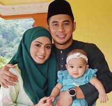 Untuk itu, saya kongsikan beberapa gambar atau foto kebahagiaan pasangan fizo omar dan mawar karim bersama anak mereka, wan maryam. Lebih 10 Kali Dalam Sehari Tukar Baju Anak Fizo Omar