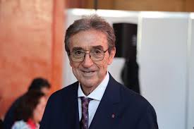 Il presidente nazionale di Assoenologi, Riccardo Cotarella, è stato  nominato Presidente d'onore dell'Union internationale des oenologues, dopo  esserne stato presidente per ben nove anni. Gli altri “Présidents  d'honneur” rispondono ai nomi del