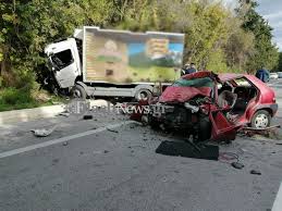 Δύσκολες ώρες βιώνει ο snik καθώς είχε τροχαίο ατύχημα γύρω στη 01:00 τα ξημερώματα στον εύοσμο θεσσαλονίκης. 8anathforo Troxaio Sta Xania Ix Sygkroysthke Me Forthgo Enas Nekros Eikones Ellada Iefimerida Gr