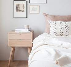 Comodino/mobiletto in stile shabby si inserisce in camera da letto, in salotto, in bagno, in studio o all'ingresso 4 cassetti di diverse misure. Comodini Bellissimi Idee Per Scegliere Quelli Perfetti Anche Con Il Fai Da Te