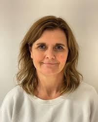 Adrian Lund, merittert foredragshalder, bjudar på